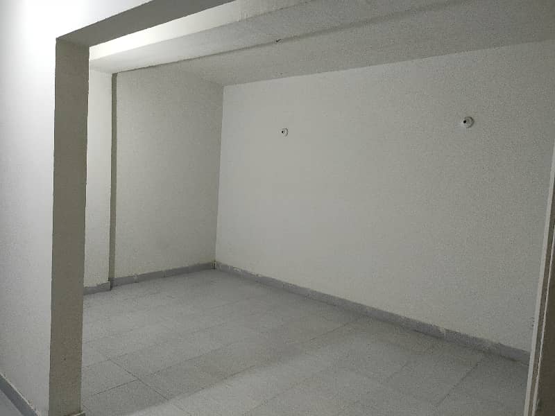 Grey Noor Tower Shopping Mall 3bed DD 5