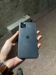 iphone 11 pro max (64)gb FACTORY UNLOCK (non pta)