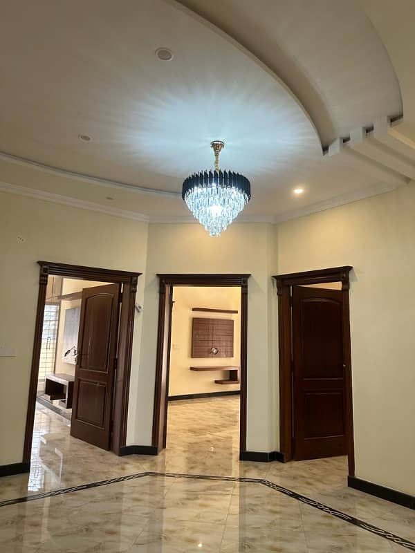 10 Marla House Available For Rent In tulip Block Bahria Town Lahore 14