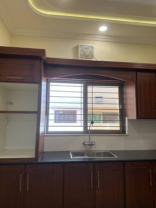 10 Marla House Available For Rent In tulip Block Bahria Town Lahore 15