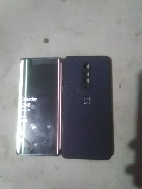 one plus 8  256 12Ram pta proved dual some line on pennel  price 40k 0