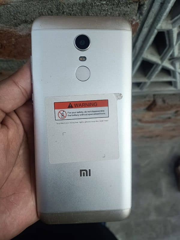 Redmi 5 urgent sale 4/64 memory. 0