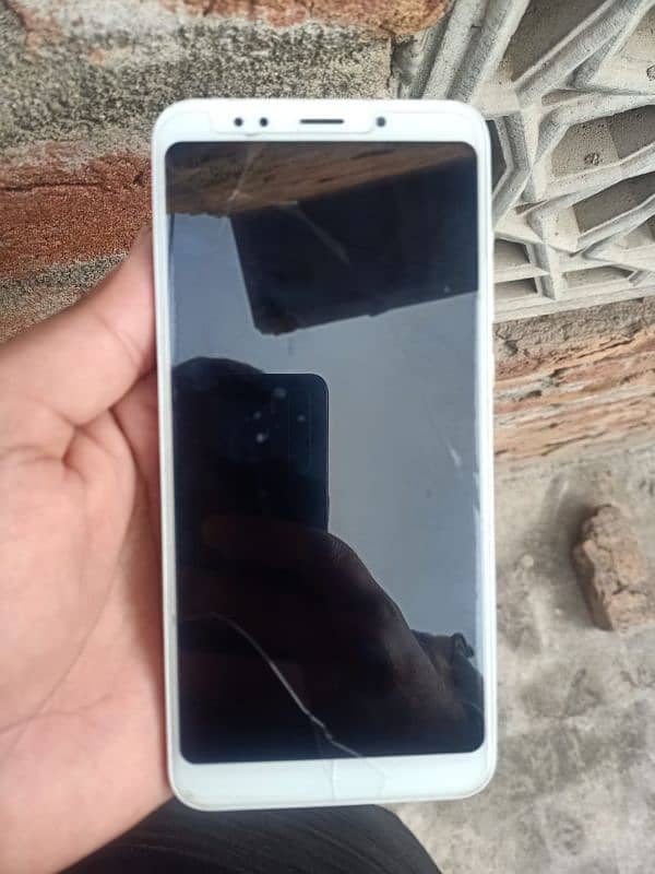 Redmi 5 urgent sale 4/64 memory. 4