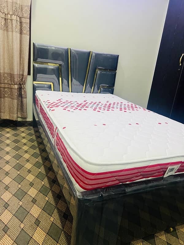 Beautiful stylish single bed 4/6.5 feets without mattress 1