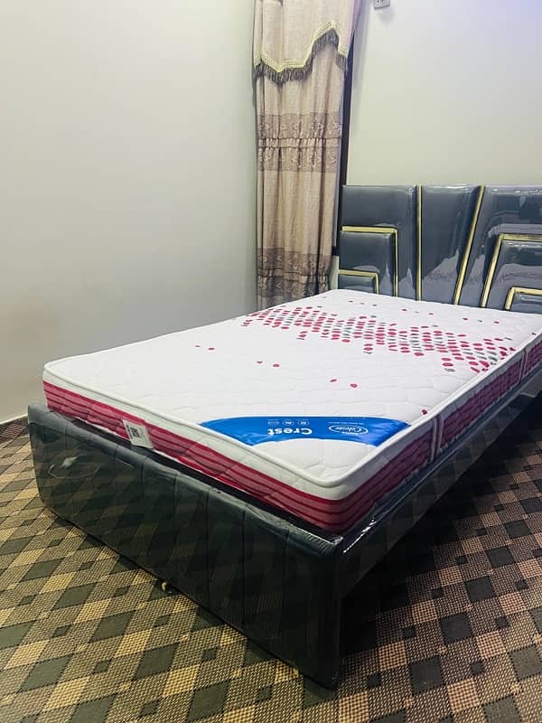 Beautiful stylish single bed 4/6.5 feets without mattress 2