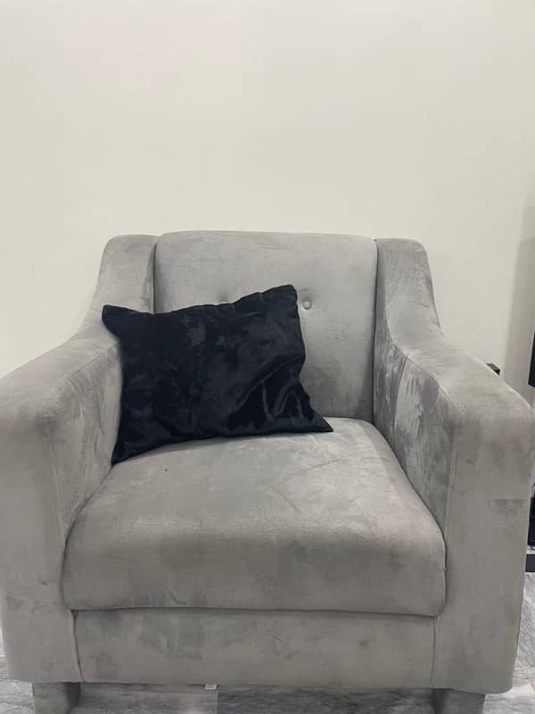 single seater sofa best condition slightly used 0