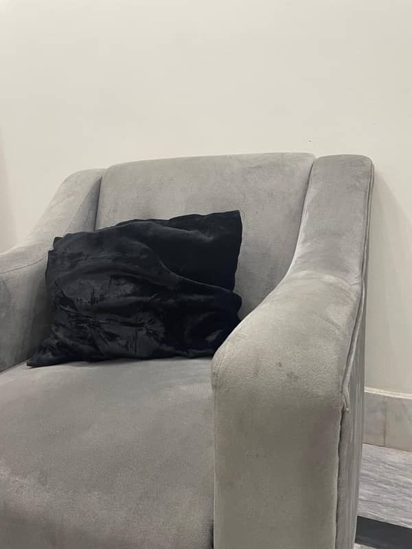 single seater sofa best condition slightly used 2