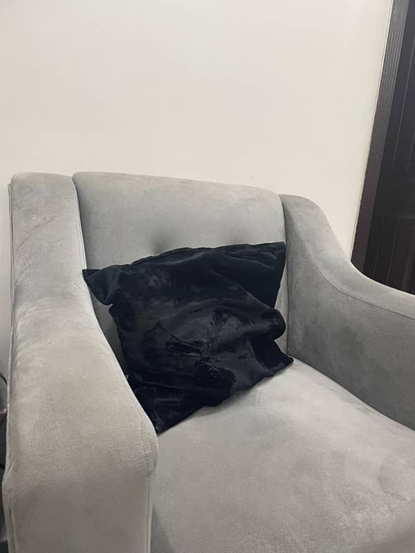 single seater sofa best condition slightly used 4