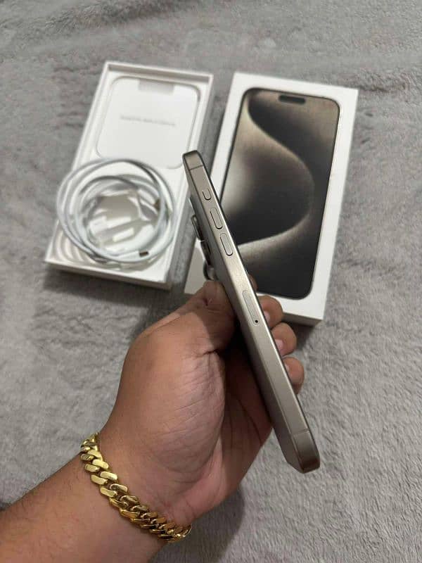 iphone 15 pro max 256GB natural titanium 4