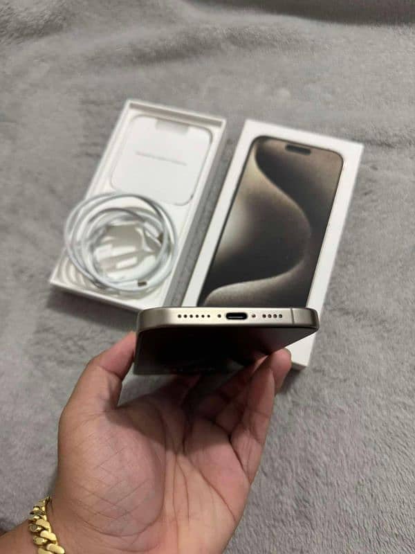 iphone 15 pro max 256GB natural titanium 6