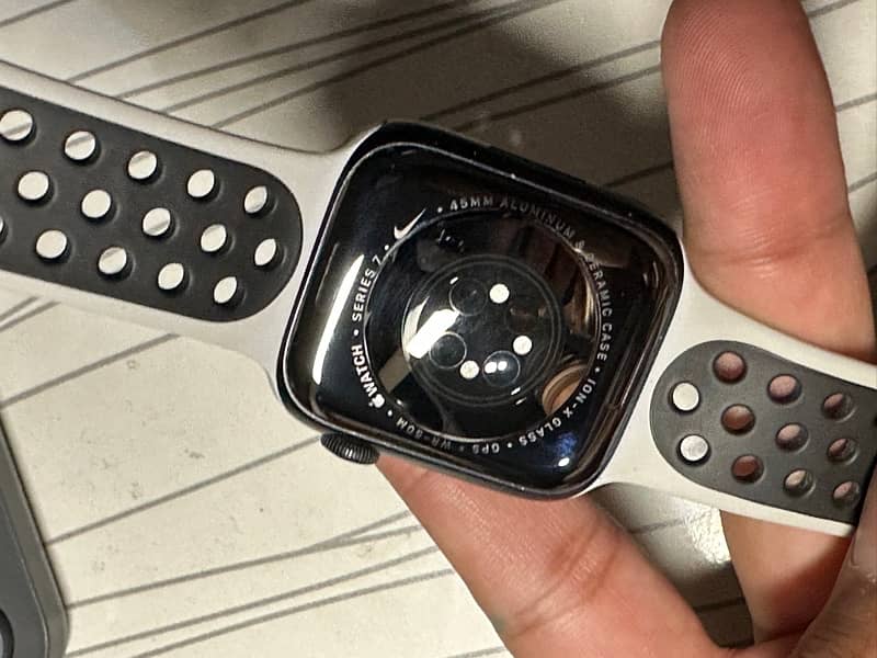 Apple watch series 7 Nike 2