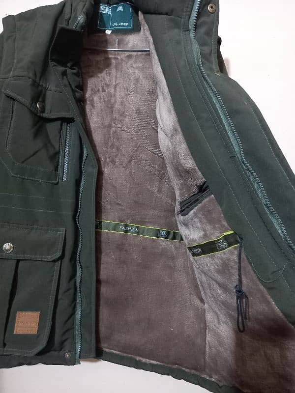 UK. . BRAND JEEP JACKET. WITH SLEAVES IN OR OUT. 1