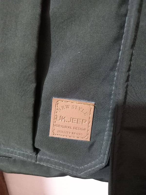 UK. . BRAND JEEP JACKET. WITH SLEAVES IN OR OUT. 2