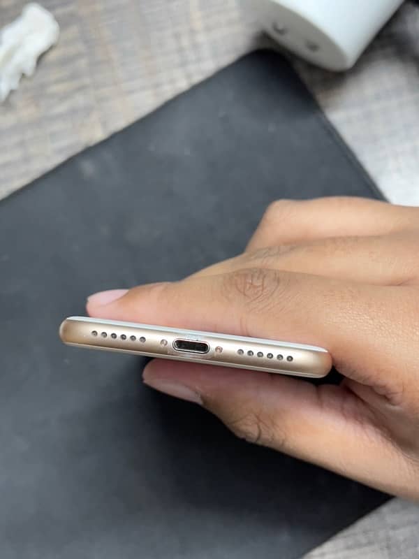 iPhone 8 non pta 9/10 gold 3