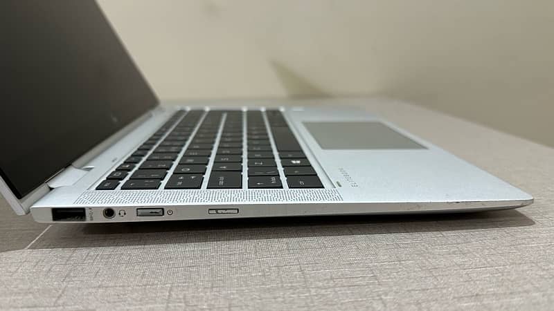 HP EliteBook 1030 G3 4