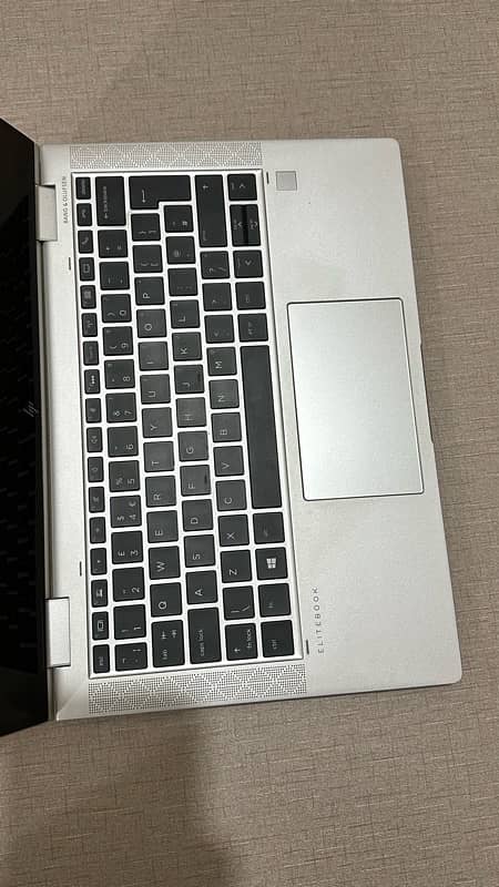 HP EliteBook 1030 G3 8