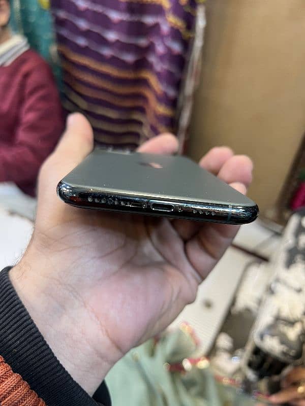 iPhone 11 pro max pta approved waterpack 256gb 1