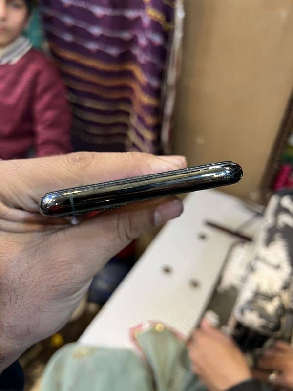 iPhone 11 pro max pta approved waterpack 256gb 4