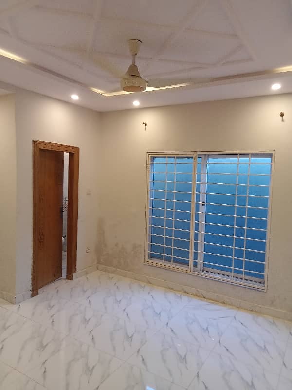 Rawalpindi Bahria Town phase8 7 Marla beautiful house for rent 4