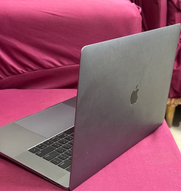 MacBook Pro 2017 1