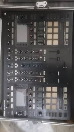 Traktor S8 DJ Controller  . . screens off / DJ Controller