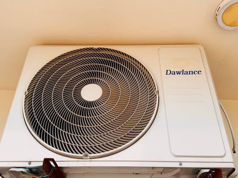 Dawlance inverter 2 ton just uesd 3 months 2