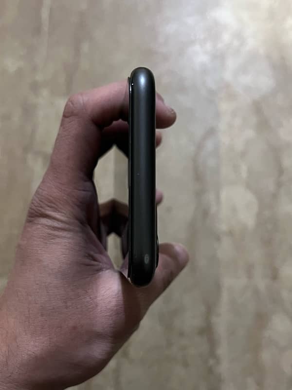 iphone 11 Dual sim PTA proved 128Gb waterpack 89% battery health 5