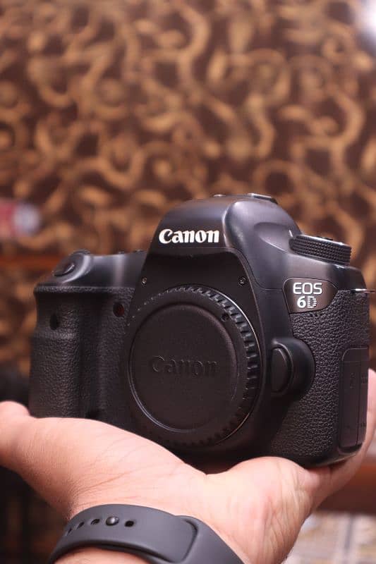 Canon 6D Full frame Body. 4