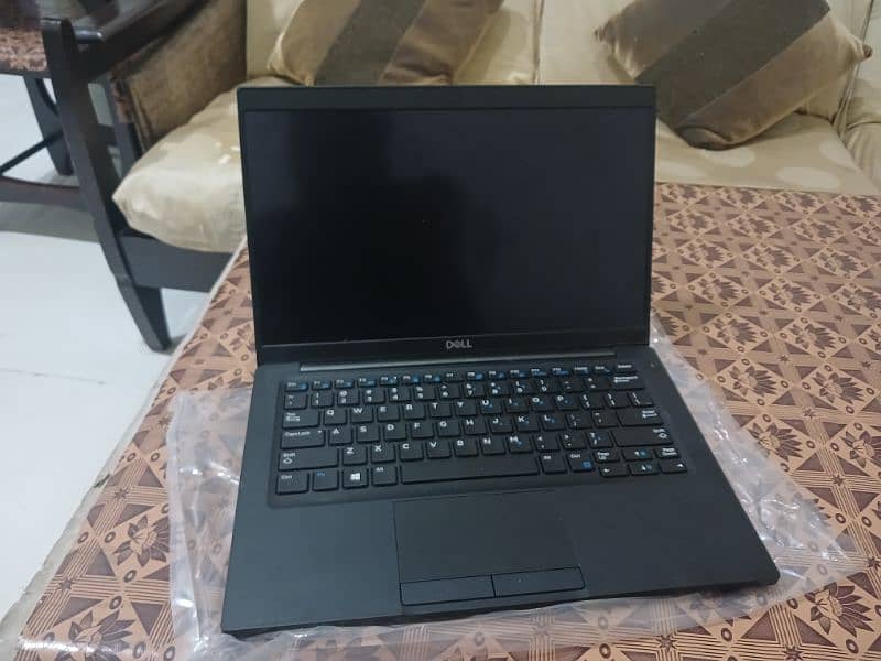 8th gen Touch screen Dell latitude 7390 || core i5 || 8gb ram 256ssd 0