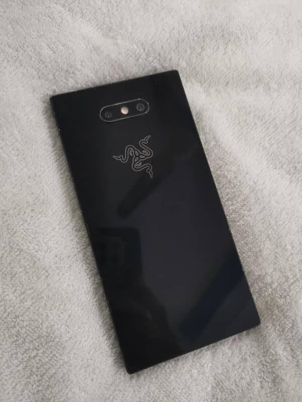 Razer Phone 2 perfect Gaming experience 8gb 64gb 120hz display Non pta 1