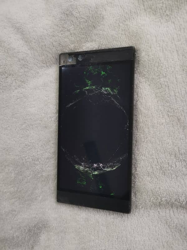 Razer Phone 2 perfect Gaming experience 8gb 64gb 120hz display Non pta 3