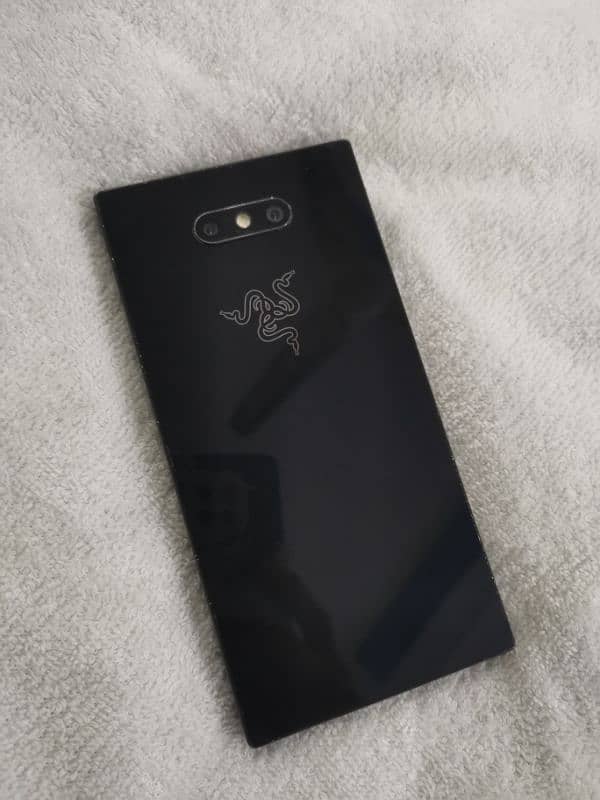 Razer Phone 2 perfect Gaming experience 8gb 64gb 120hz display Non pta 5