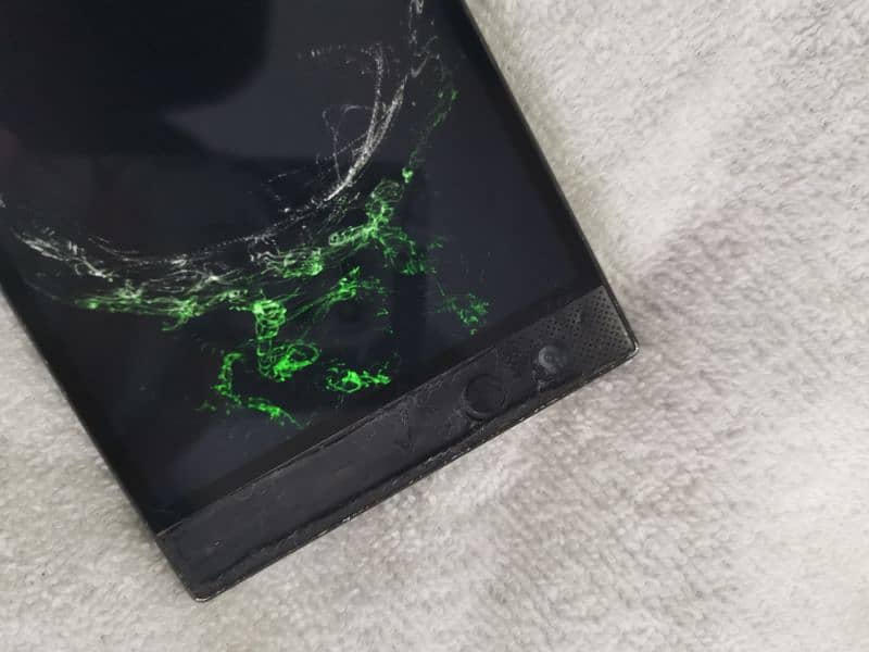 Razer Phone 2 perfect Gaming experience 8gb 64gb 120hz display Non pta 6