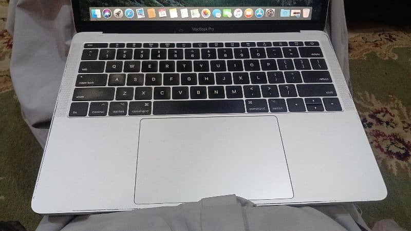 macbook pro 2017 model 1