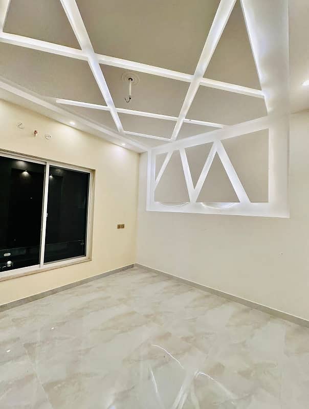 10 Marla Beautifully Designed Lower Portion For Rent In Park View City Lahore. 5