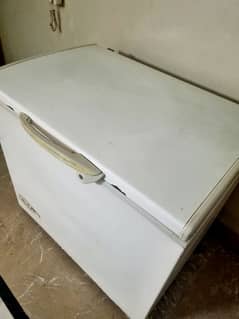 Waves Deluxe Model Deep Freezer in very good condition