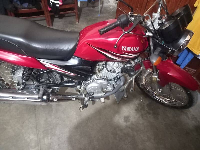 Yamaha YB125 Z in excellent condition 1