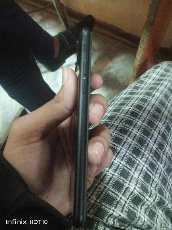 i phon 7 sale 32 gb 16500 buhat  acha  hai 2