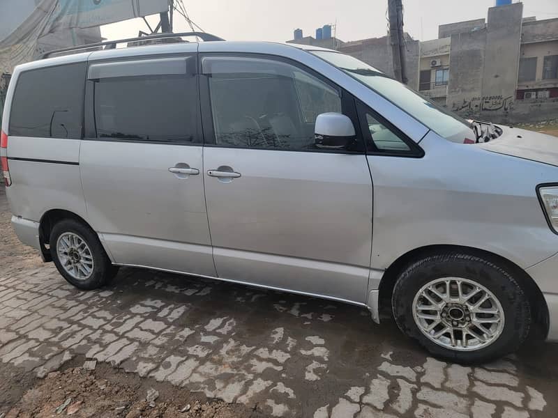 Toyota Noah 2002 6