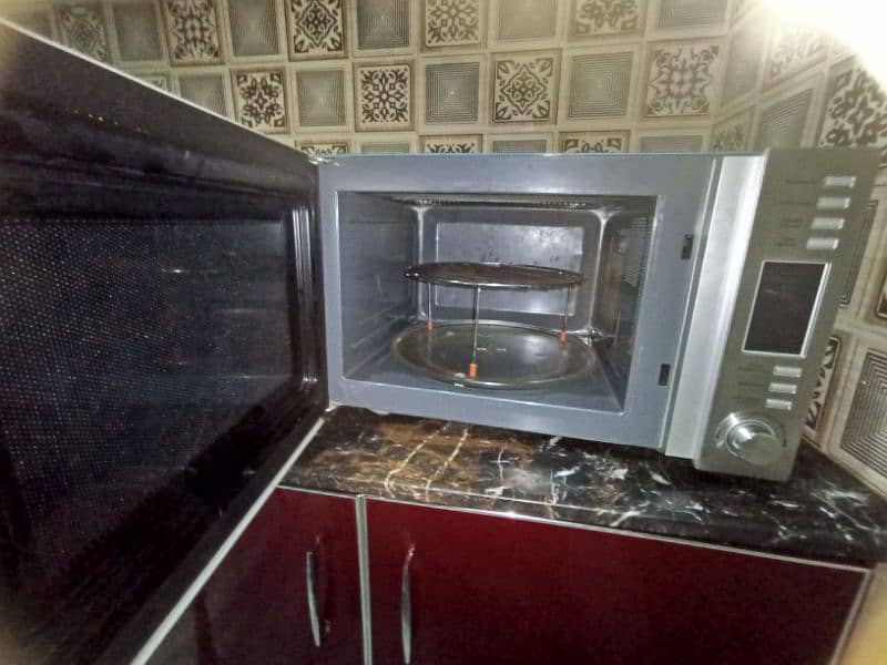 Microwave oven with grill 1