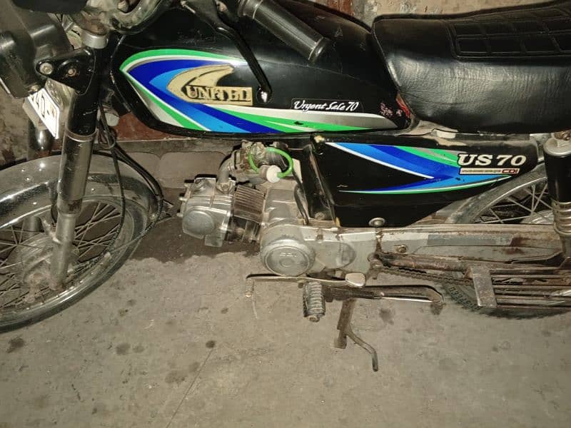 united CD 70 bike black colour lahore number good condition 3