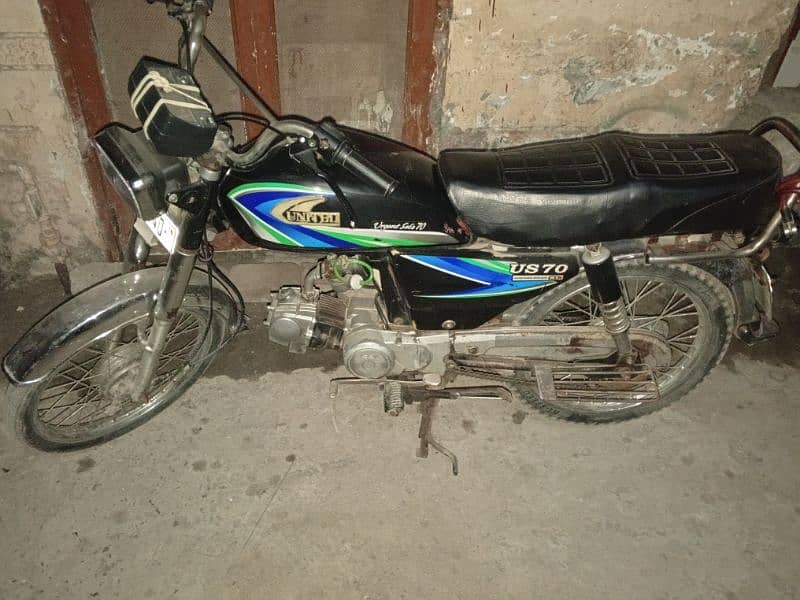 united CD 70 bike black colour lahore number good condition 4