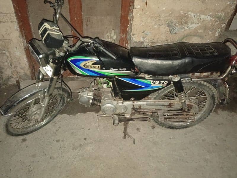 united CD 70 bike black colour lahore number good condition 5