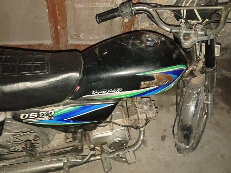 united CD 70 bike black colour lahore number good condition 9