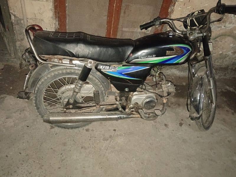 united CD 70 bike black colour lahore number good condition 10