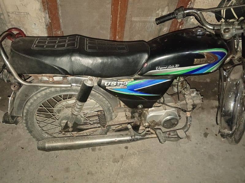 united CD 70 bike black colour lahore number good condition 11