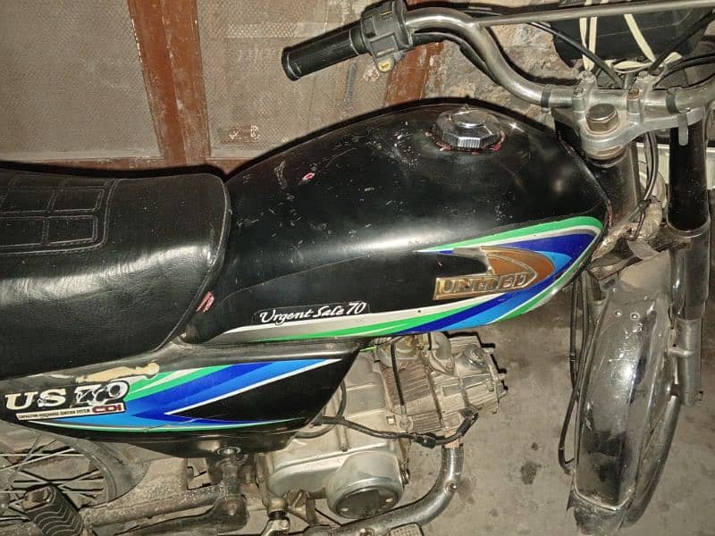 united CD 70 bike black colour lahore number good condition 12