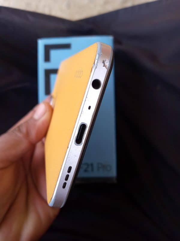 I'm selling my mobile phone F21 pro 3