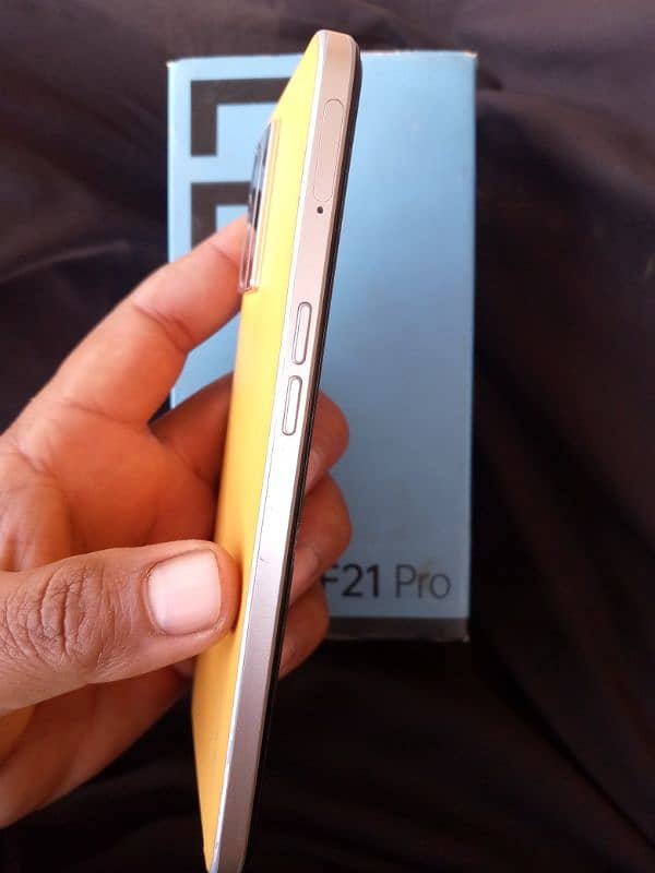 I'm selling my mobile phone F21 pro 4