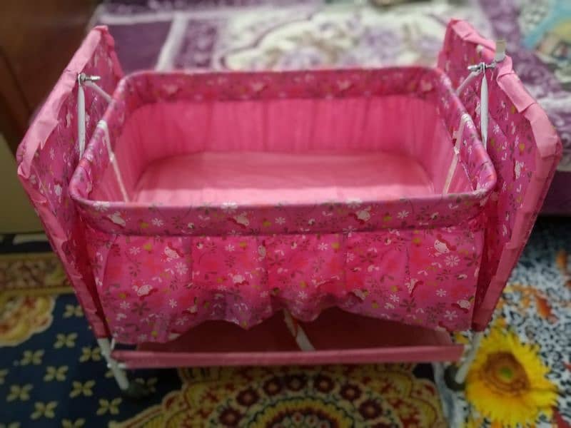 Clean used baby bed 2